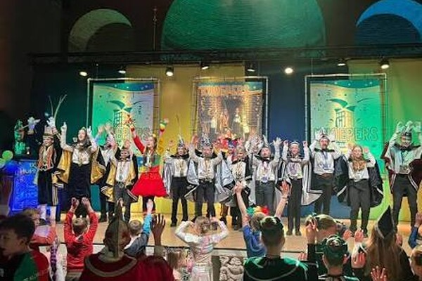Vier (jeugd)carnaval met de Knoepers!